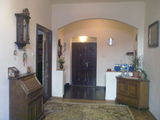 Inchiriez ap. in vila 5 camere Titulescu-Cuza