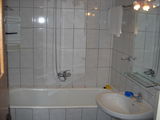 Inchiriez apartament cu 3 camere mobilat