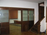 inchiriez apartament in vila la Parter