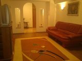 Ofer spre inchiriere apartament de 3 camere pe Bdl. Unirii, nr. 45