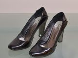 Pantofi negrii de lac, model deosebit!
