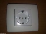 Priză schuko, albă, montaj ST - complet echipată - EUNEA SM100 SCHNEIDER