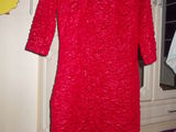 rochie de culoare rosie