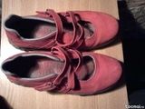 Sandale din piele de culoare roşie