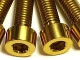 Suruburi Titan eloxate Gold Inbus M5 x 16mm pentru ghidon, PIPA, suport bidon apa