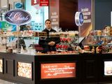 Utilaje fasfood &raquo; Stand comercial din lemn super finisat, super lucios