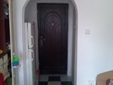 Vand (17.500) schimb garsoniera cu ap.2/3 camere