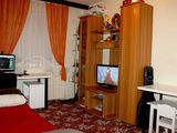 Vand 3 camere semidecomandat.