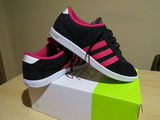 Vand Adidas Neo aproape noi