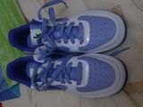 Vand adidasi Nike noi