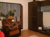 Vand apartament cu trei camere si living