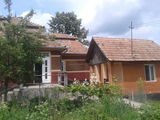 Vand casa cu gradina