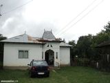 Vand casa-curte si gradina, la 22 km Pitesti, suprafata teren 1980 mp