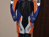Vand costum moto piele marca PRO SPORTS stare foarte buna