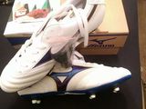 vand ghete de fotbal profesionale Mizuno!!!