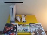 Vând Nitendo Wii  +jocurile:Wii Sport,Tom Clancy's Ghost Recon si Need for Speed Hot Pursuit