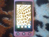 vand telefon lg kp500 de culoare roz.