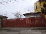 Vand teren cu casa demolabila, 300 mp, front stradal 10 m