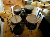 vand urgent tobe Tama Imperialstar cu 6 cinele Paiste ,pret negociabil